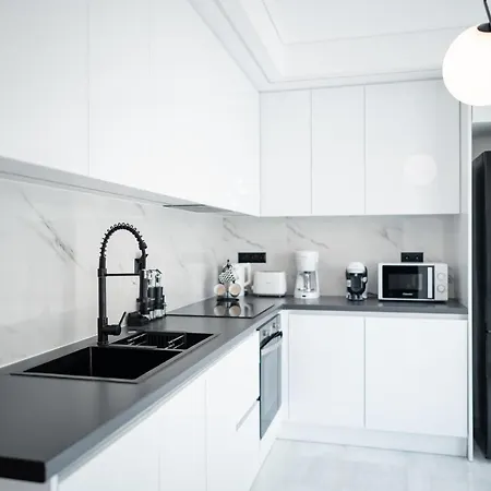 J425 2br Coastal Retreat Close To Everything! *